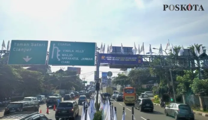 Suasana di akhir Pekan, kondisi padat, One way diterapkan arah naik. (Foto: panca)